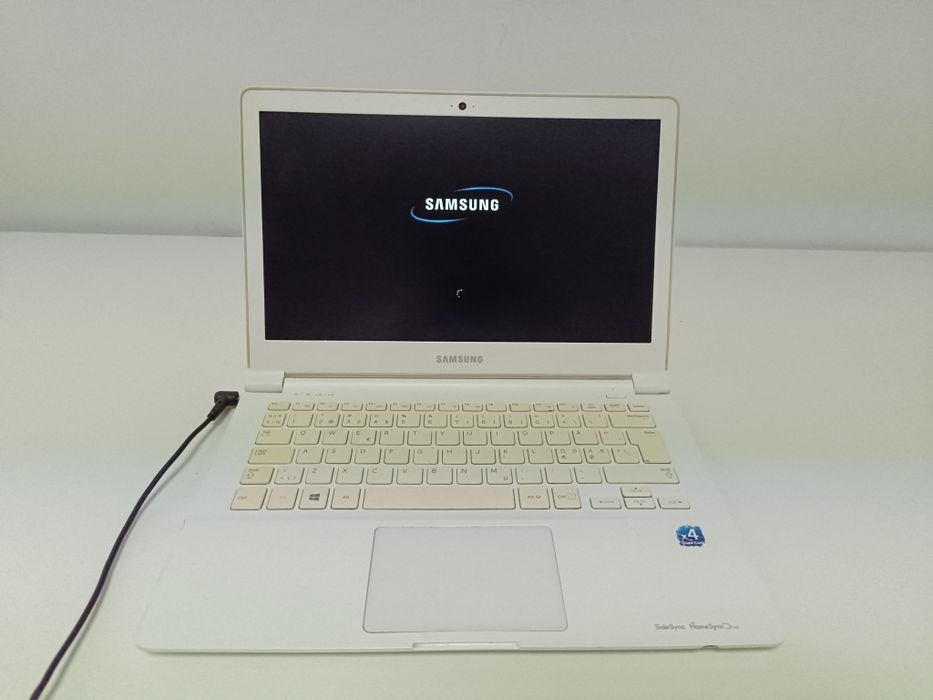 Laptop ieftin Samsung  – SSD 256 GB, 4 GB RAM, Windows 10