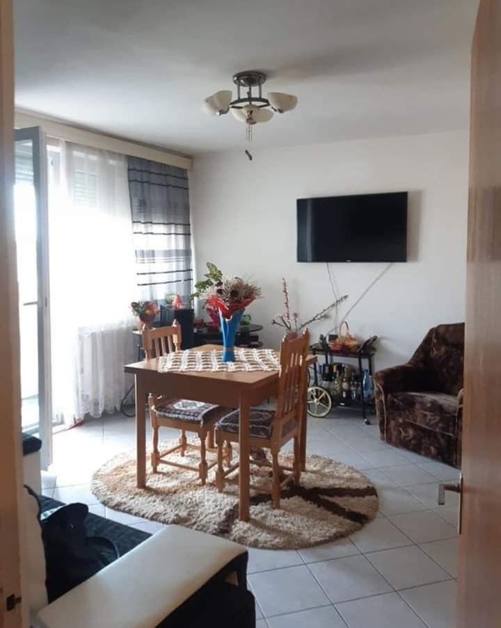 Vand apartament cu 3 camere decomandat