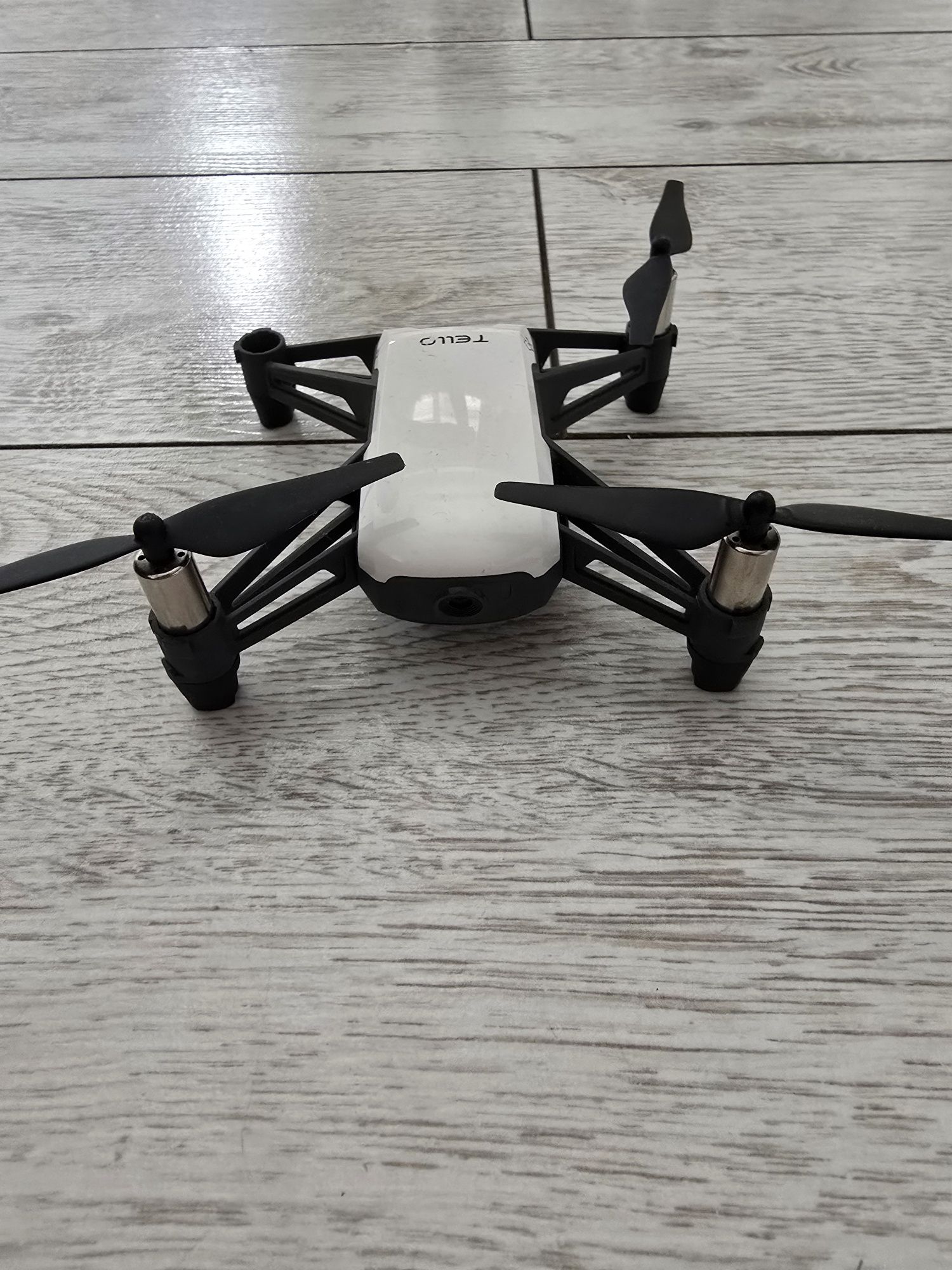 Квадрокоптер дрон dji tello