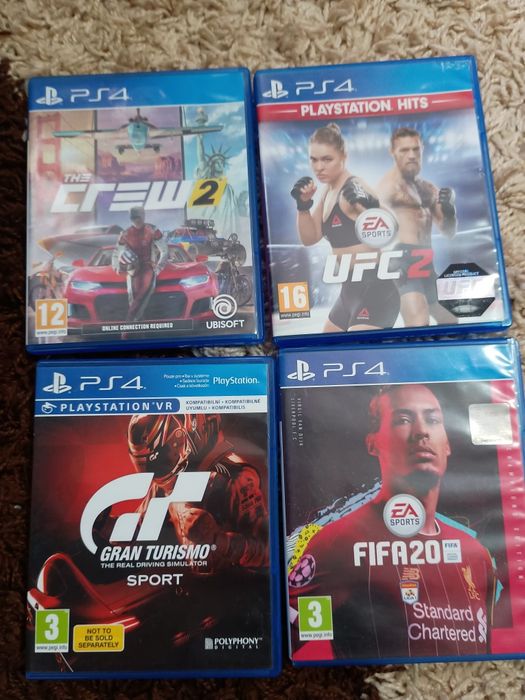 Vând PS4 însoțit de încă un controler și 4 jocuri