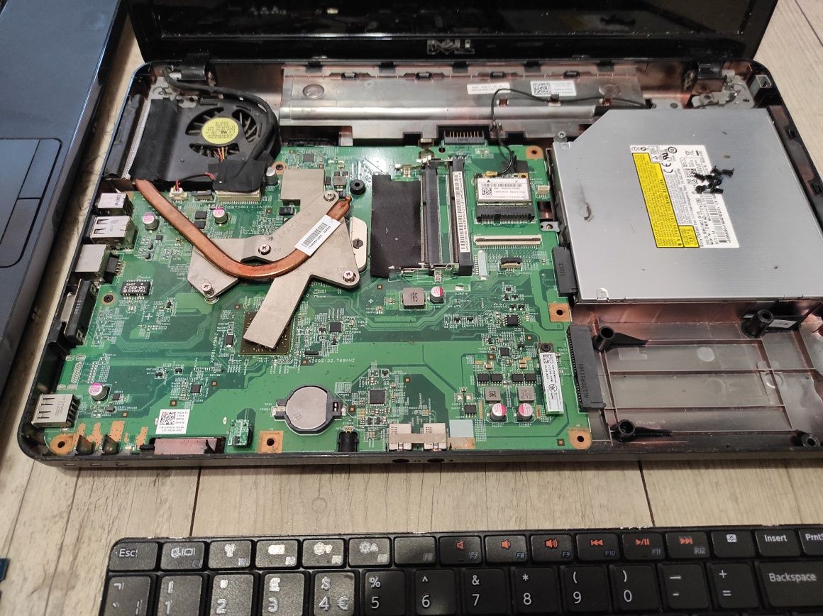ЛАПТОП Dell Inspiron M5030 за части