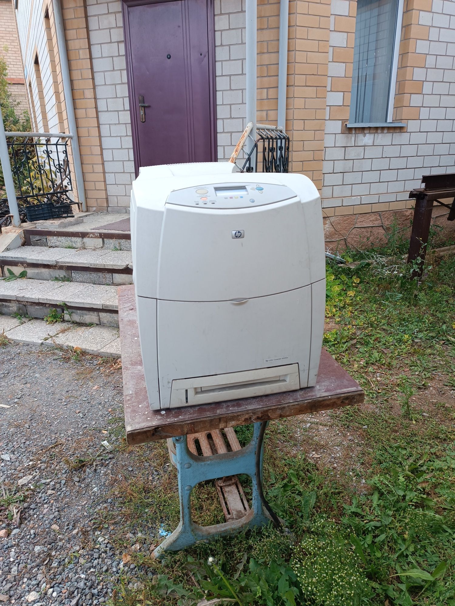 Продам принтеры на запчасти, два рабочих