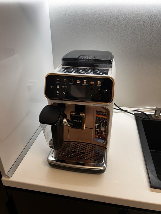 Vând philips latte go 5400