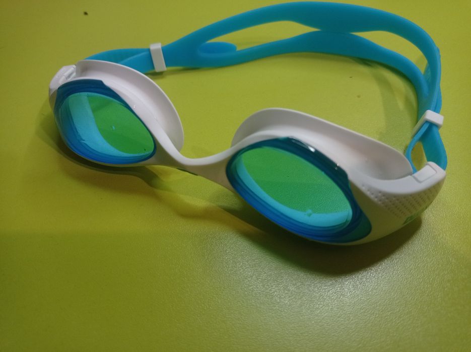 Очки для плавания