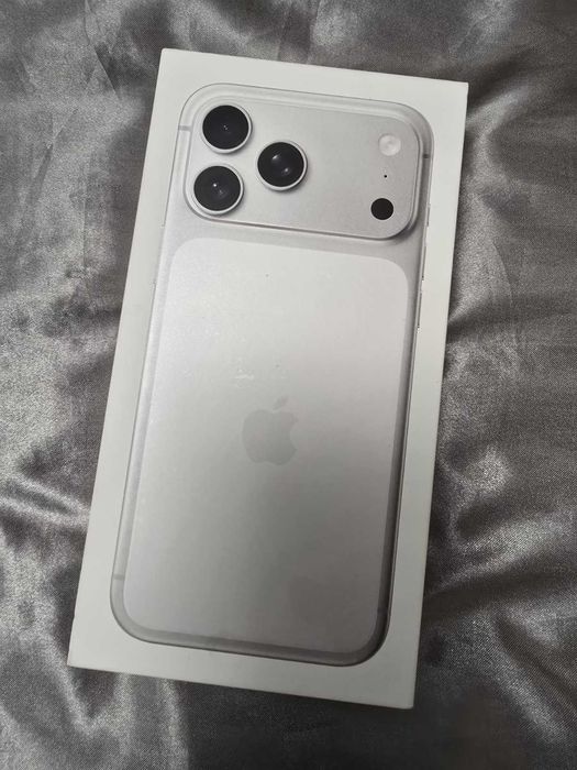 iPhone 17 pro max/256 gb. Silver