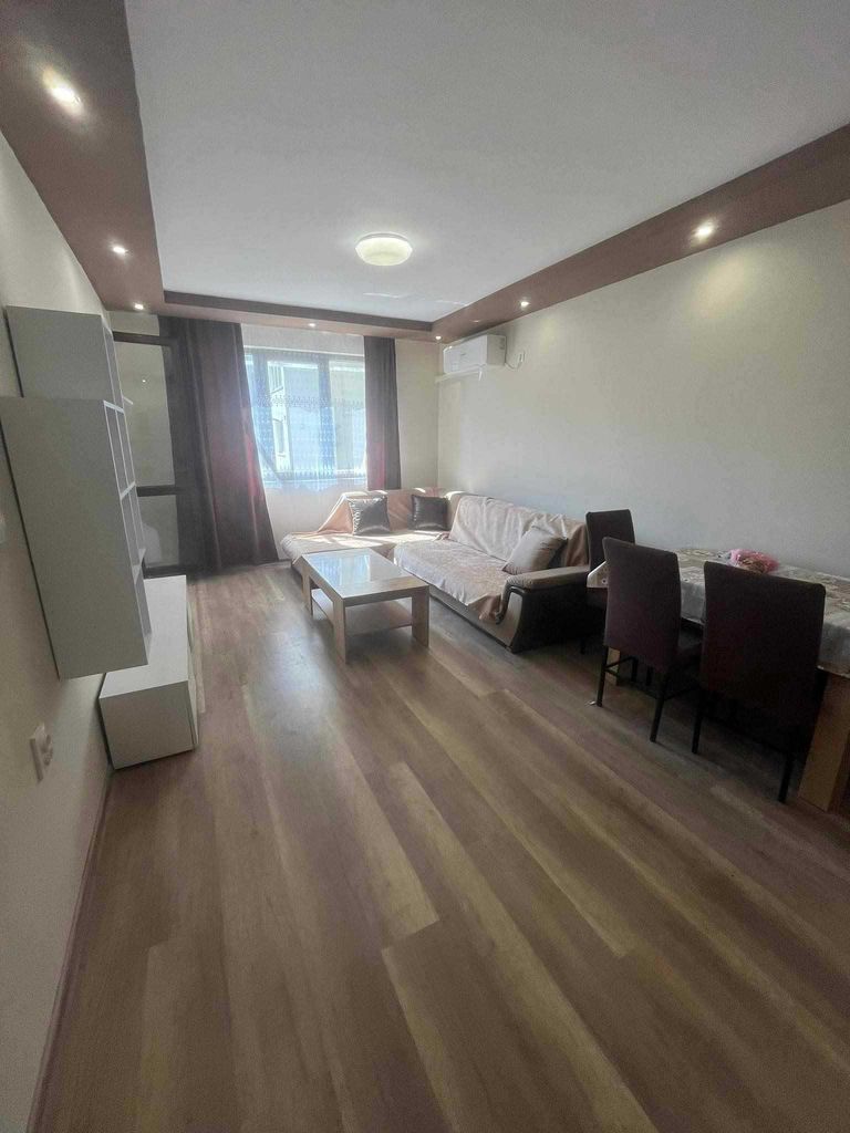 Дава се под наем Двустаен апартамент в Бургас, Изгрев - 67 кв.м за 400 € - Снимка #2