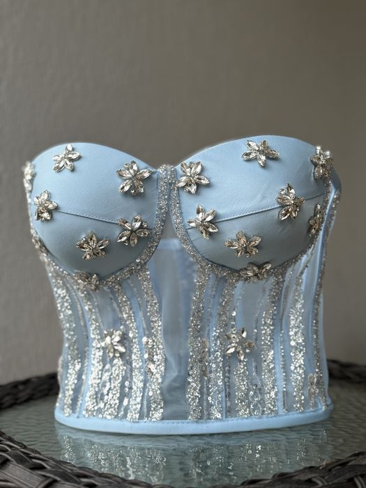 Corset baby blue.Accesorizat cu pietre argintii cusute manual.