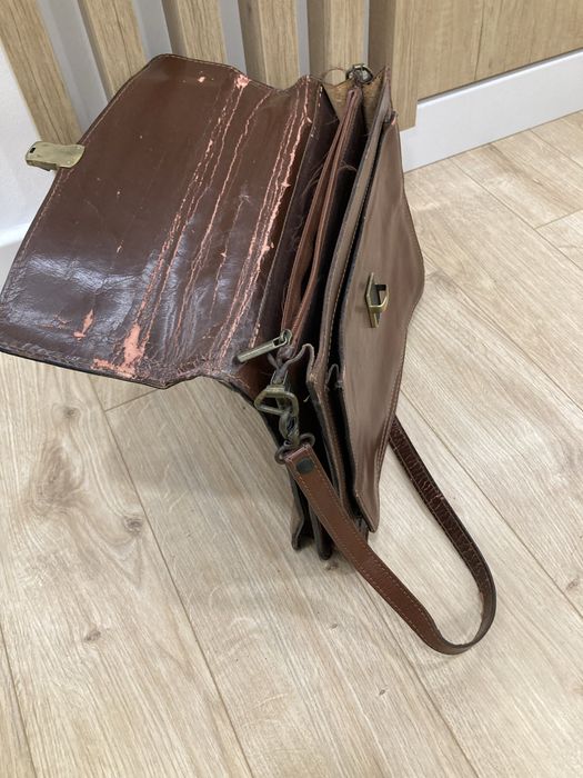 Set servieta si borseta din piele