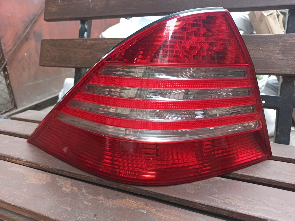 Продавамляв стоп за Мерцедес S class w220