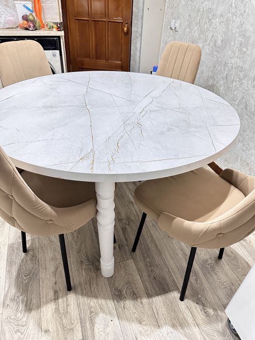 Продам стол со стульями