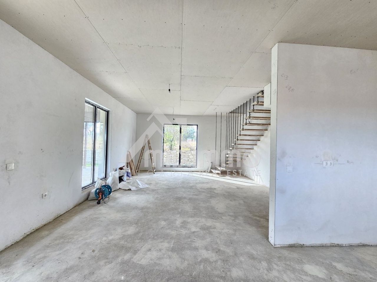 Продава се Къща в Аксаково - 258 кв.м за 1159 €/кв.м - Снимка #5