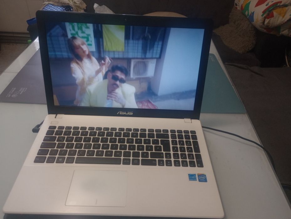 Asus 551m, 500 gb, Windows 10+Office, bun pt filme, muzică, cursuri