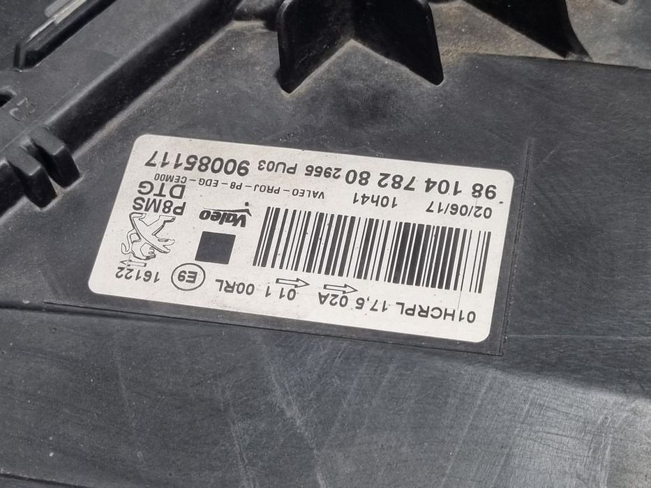 Far Dreapta Peugeot 3008 II 2016 - 2020 SUV 4 Usi (1316) Fara xenon .P900851172955