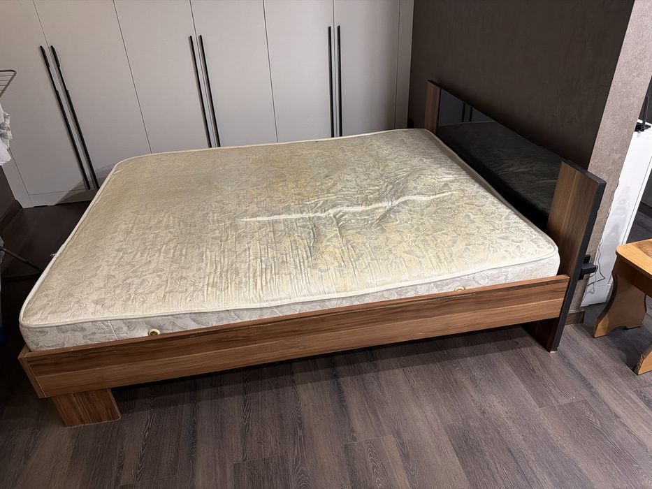 Кровать с матрасом б/у
