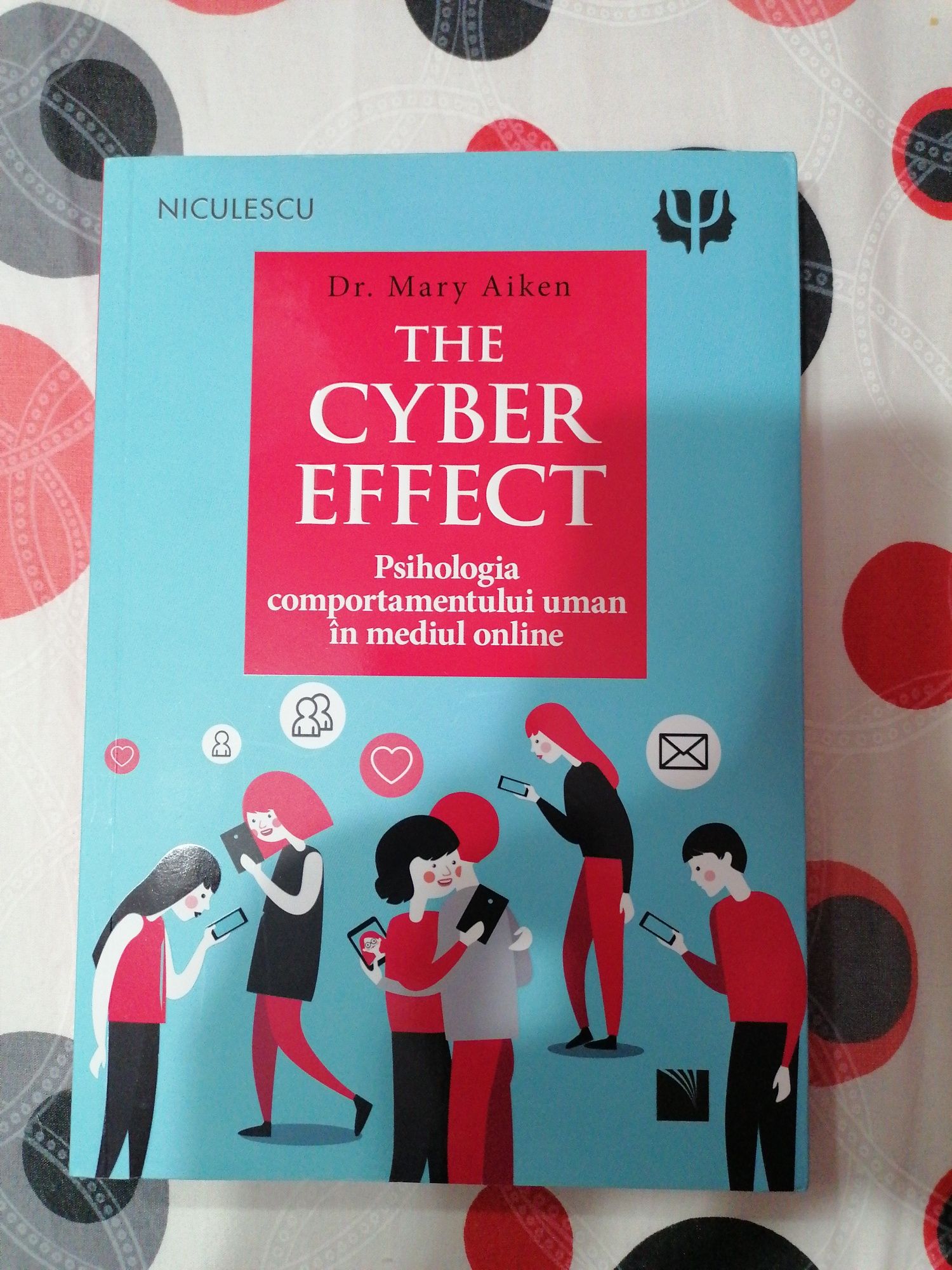 Cartea,,The cyber effect" tradusa în romana