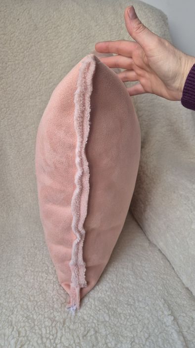 Husă pentru perna decorativă cu utilizare pe ambele fețe.