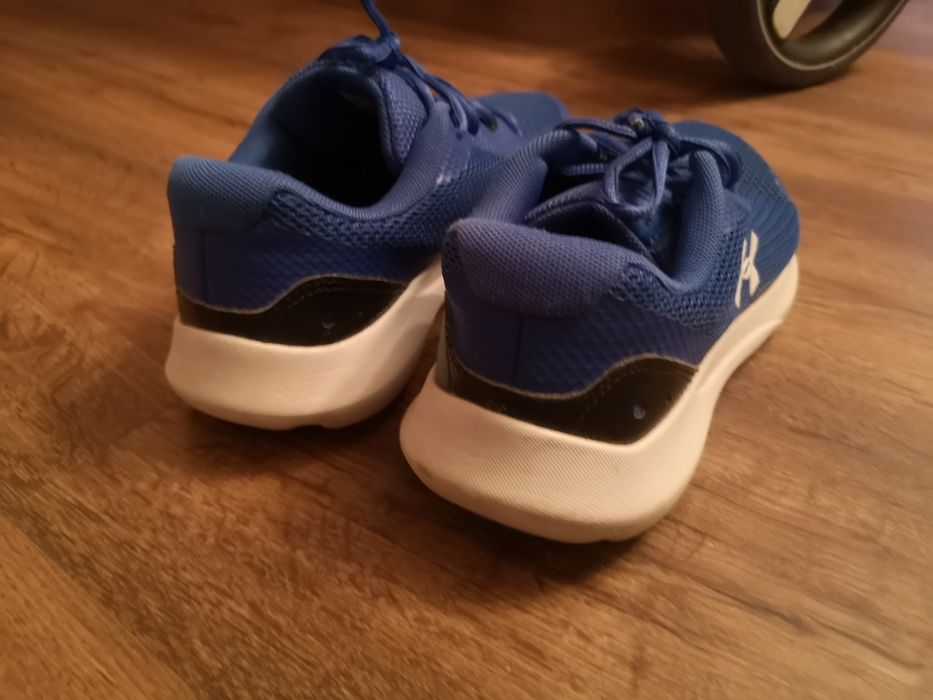 Adidași Under Armour