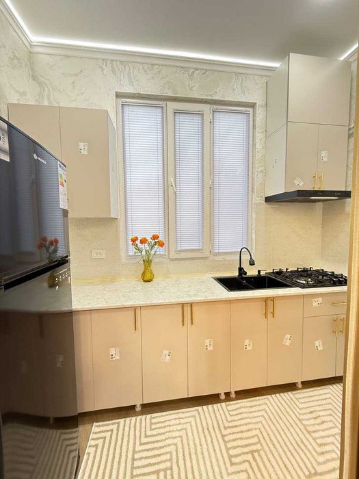 Novza metroda 4 xonali 1.5*3 balkonli uy sotiladi yashashga tayyor