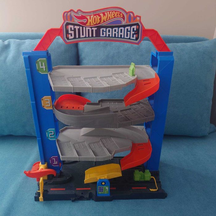 Stunt гараж Hot Wheels