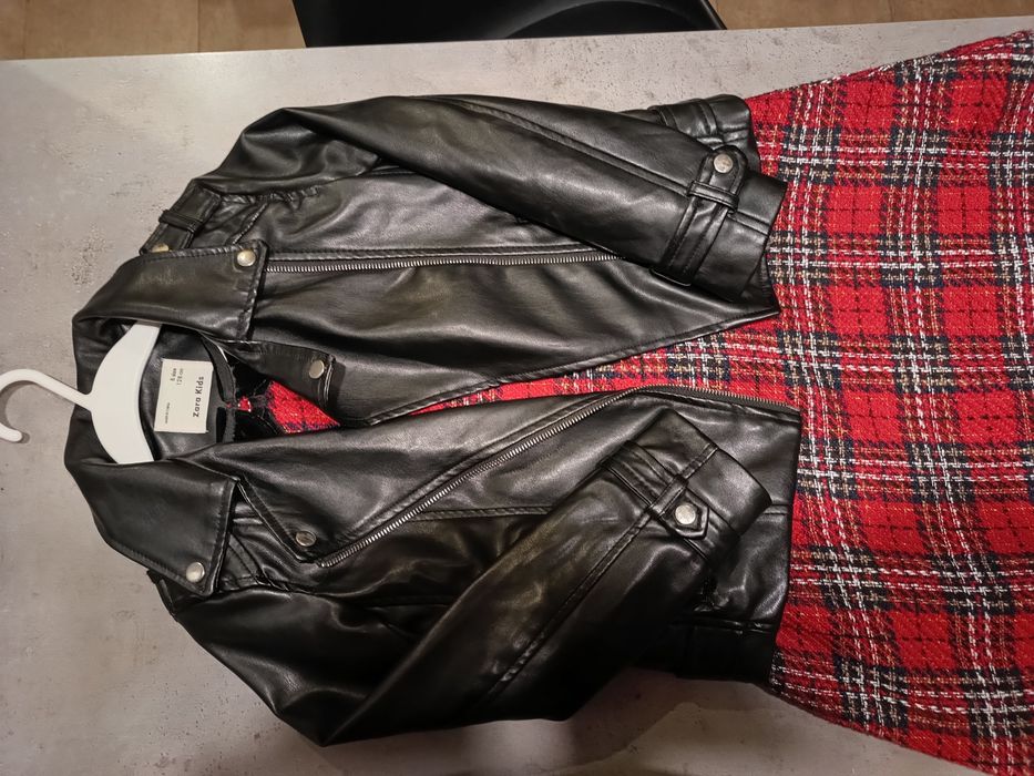 Кокетни празнични роклички момиче  7-8 години.