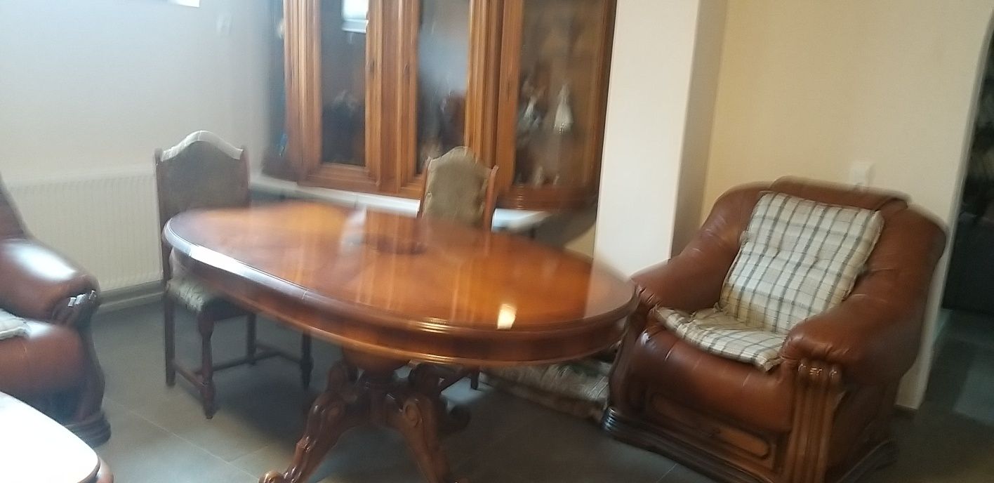 Masa ovala sufragerie din lemn masiv