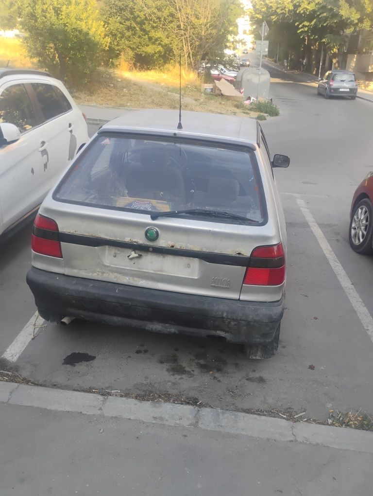 Колата е за части