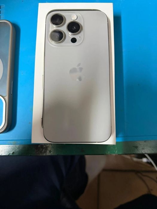 Apple iPhone 15 Pro - 256GB - Natural Titanium 256gb