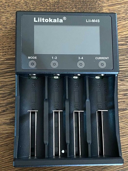 Incarcator smart intelicent Lii-M4S acumulatori baterie NOU