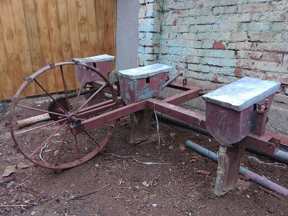 Vand Tractor Hebei 15 CP, plug, freza, semanatoare, prasitoare,remorca