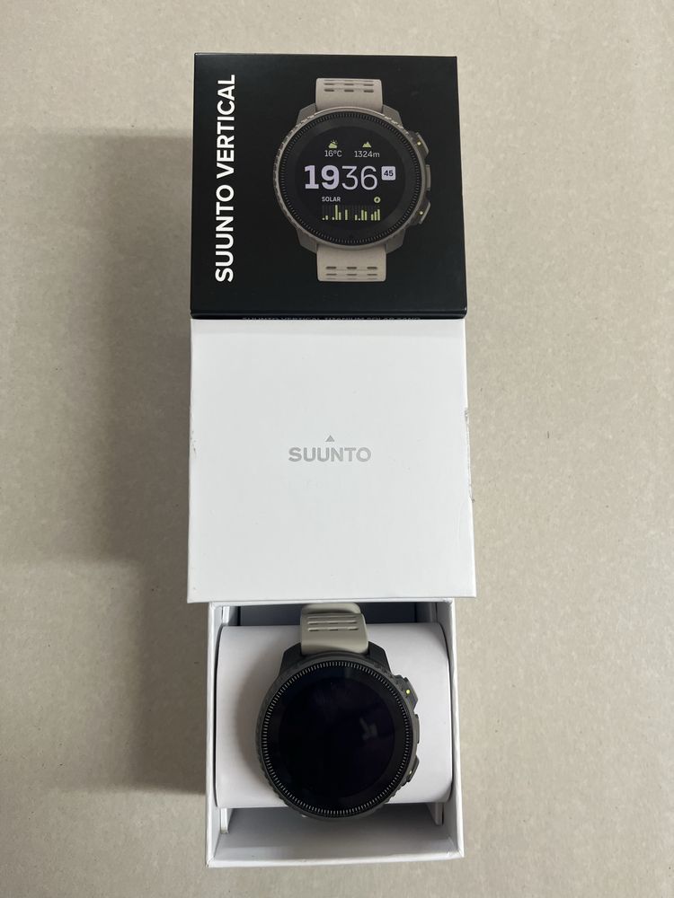 Suunto vertical titanium solar sand