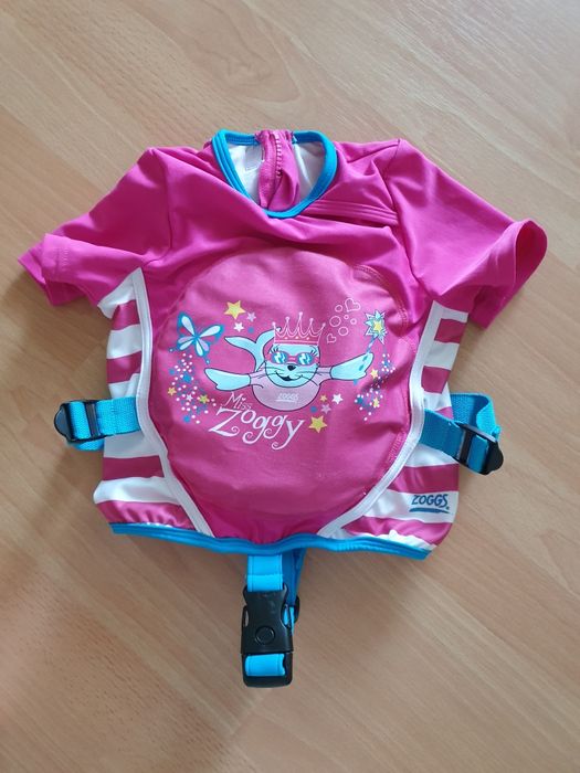 Vesta si costum pentru plutire. 3-6 ani. CA NOI.