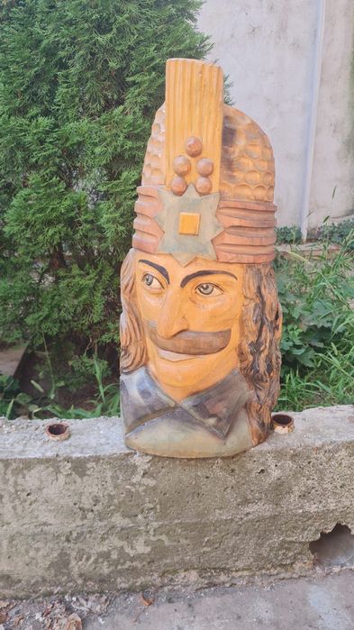 Bust sculptat din lemn de fag sau tei, portret Vlad Țepeș