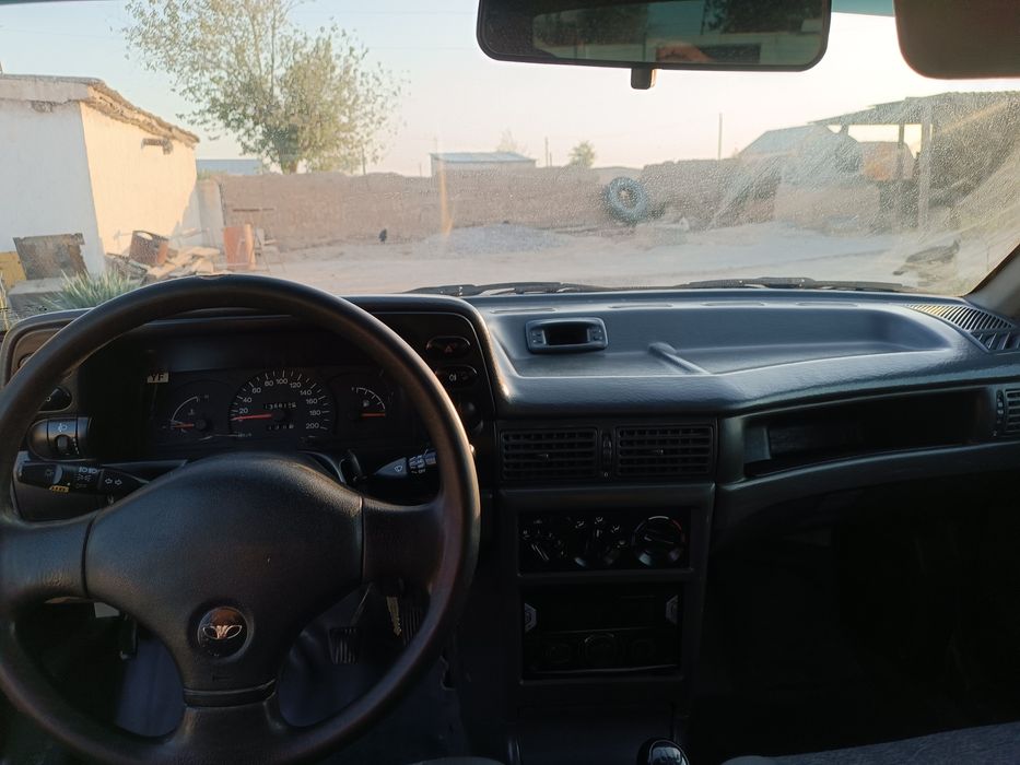 Moshina sotiladi narxini kelishsak buladi