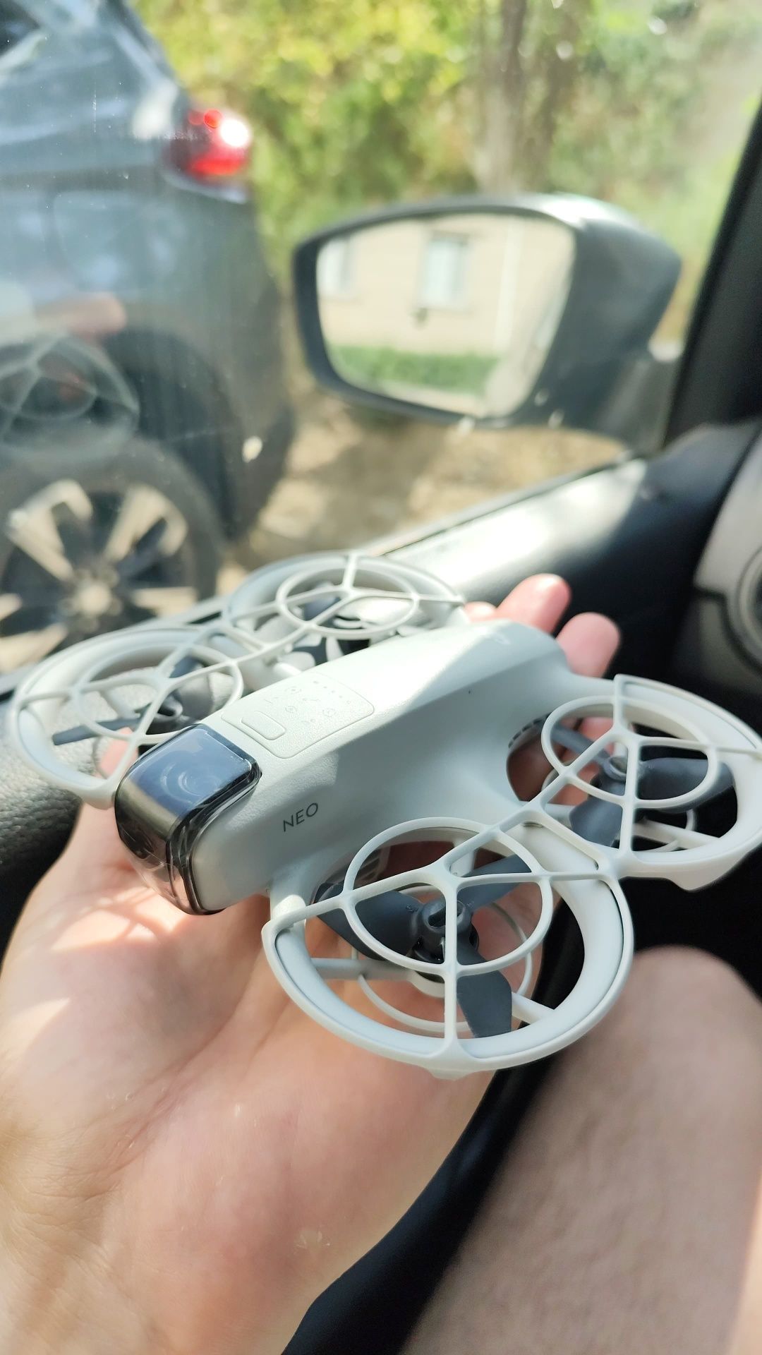 Продам дрон DJI neo