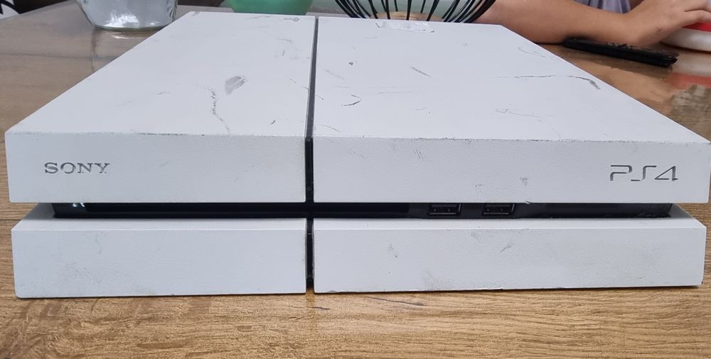 Конзоли PS4 работещи