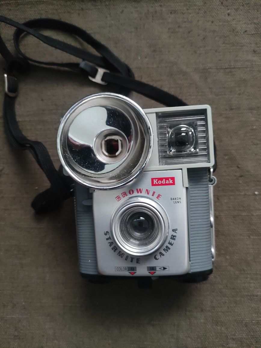 Продавам Kodak Brownie Starmite