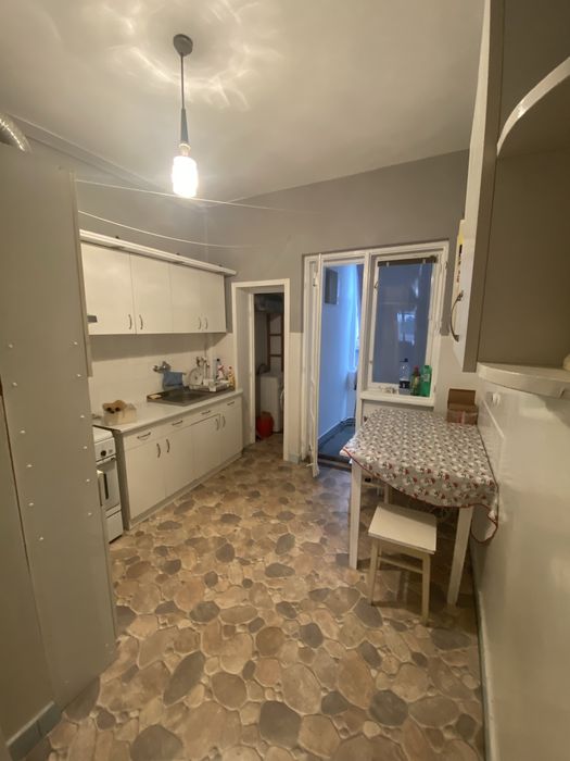 Apartament cu 3 camere si garaj, zona centrala