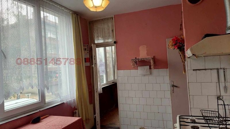 Продава се Тристаен апартамент в Мездра - 99 кв.м за 531 €/кв.м - Снимка #11