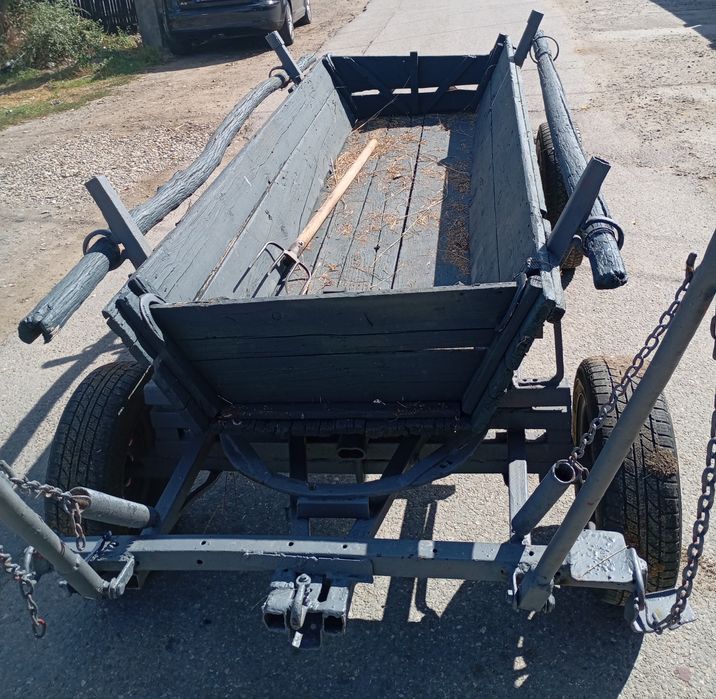 Vând căruță 2 cai