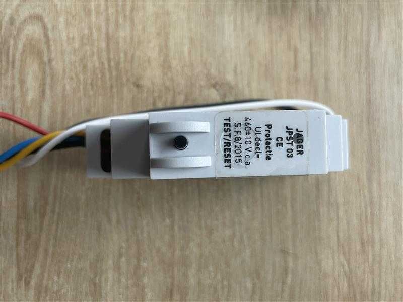 Dispozitivul trifazat de protectie la supratensiune