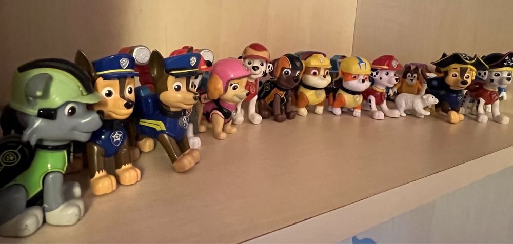 Turnul PAW PATROL + set complet echipa catelusilor
