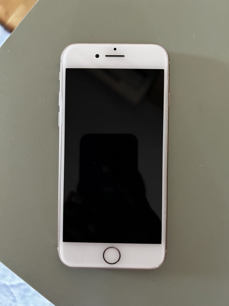 Продавам Iphone 8