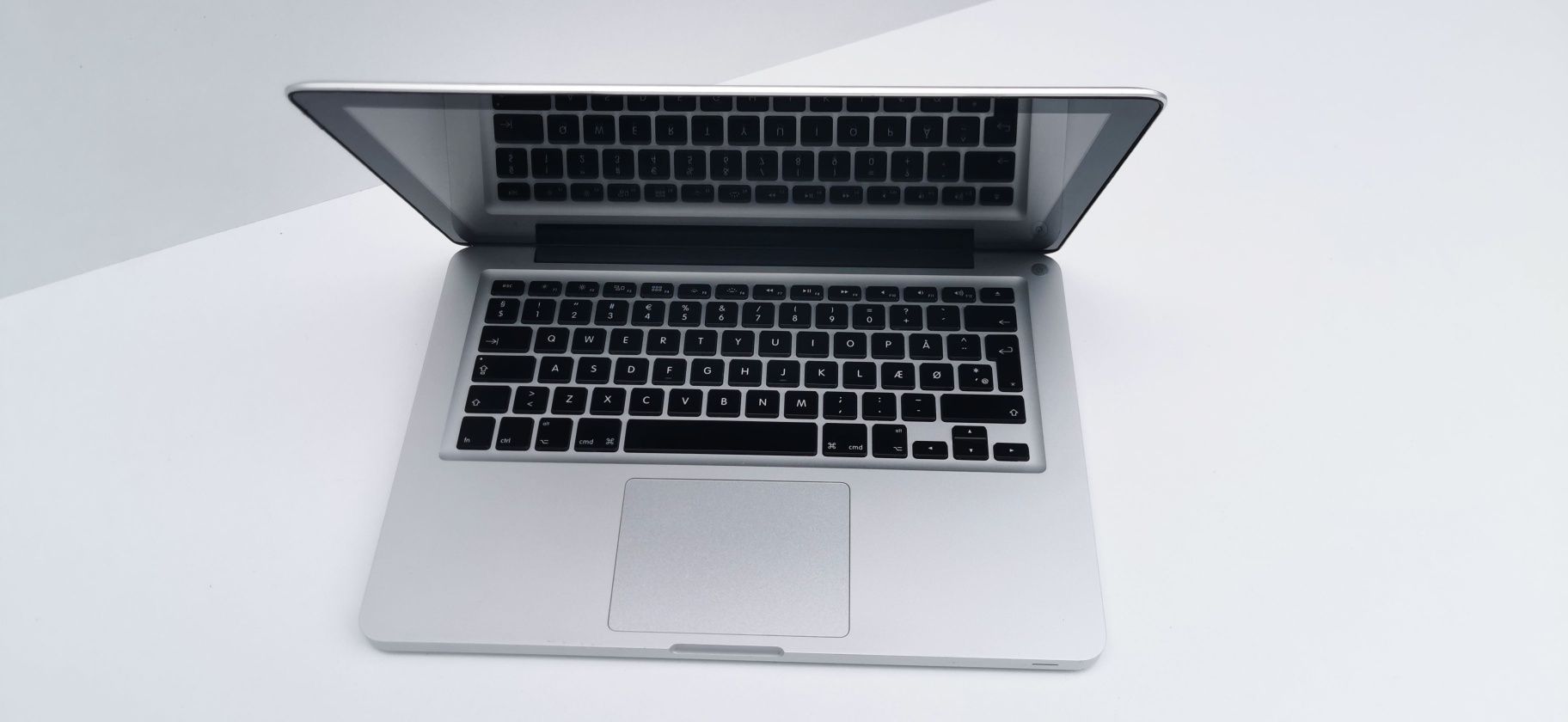 Apple MacBook Pro A1278 Impecabil cu Procesor 256 GB SSD si 8 GB RAM