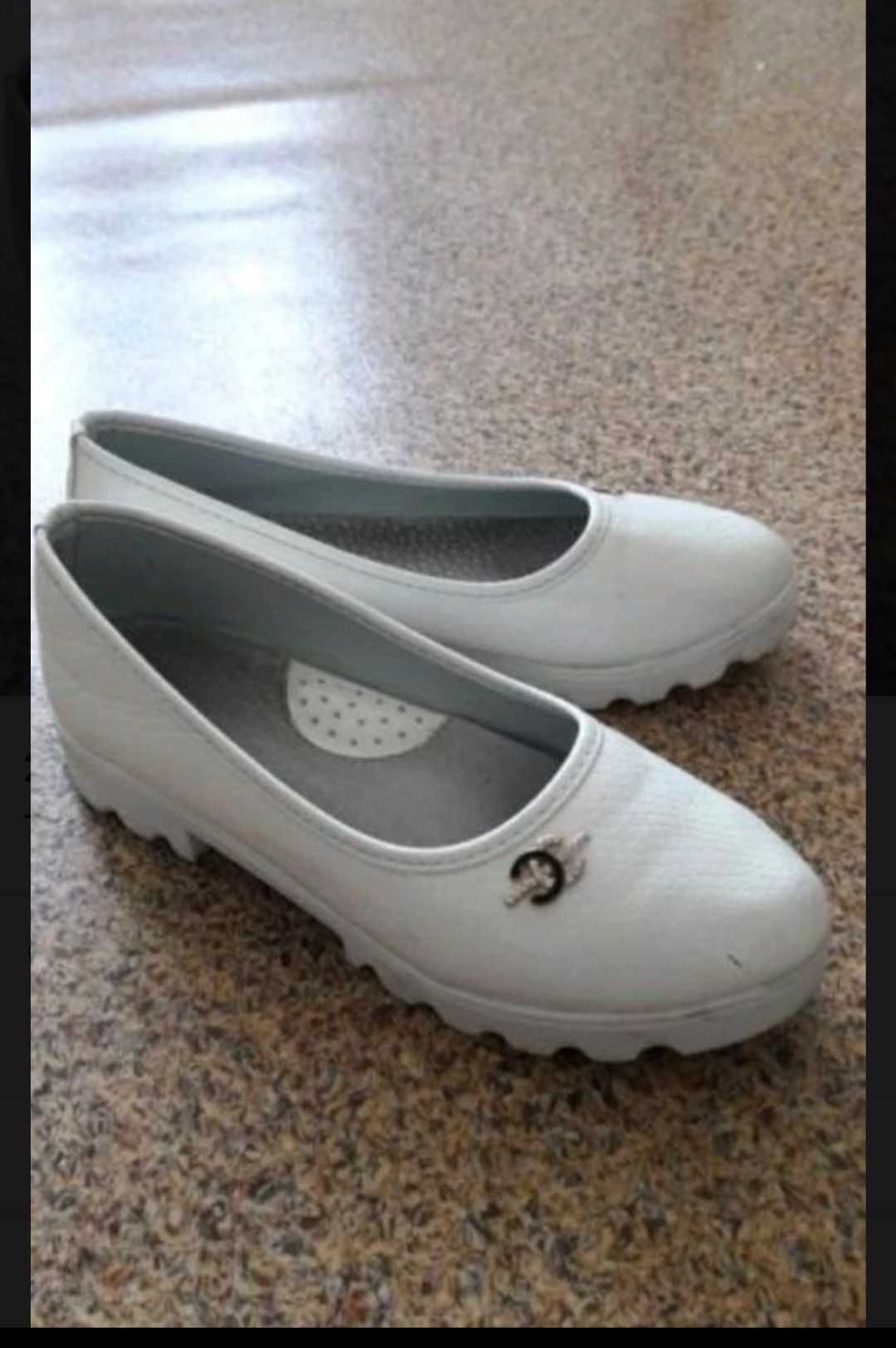 Продам туфли для девочки