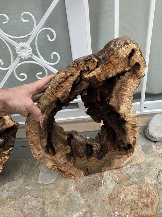 Ръчно изработена дизайнерска лампа от дърво.