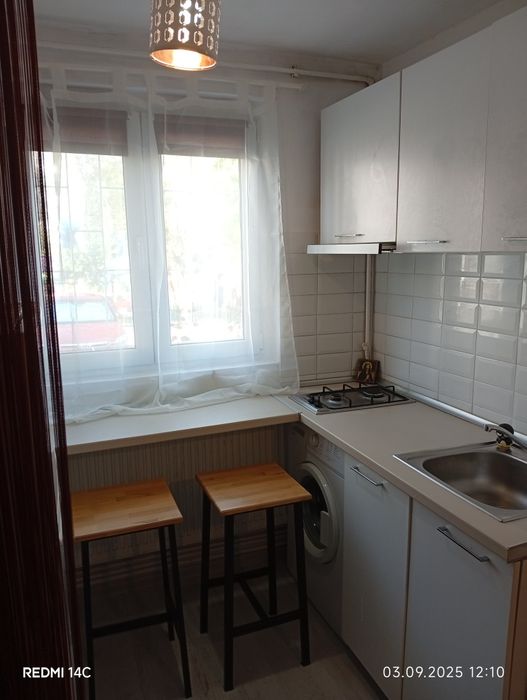 Garsoniera la 4 min de metrou Preciziei langa West Gate