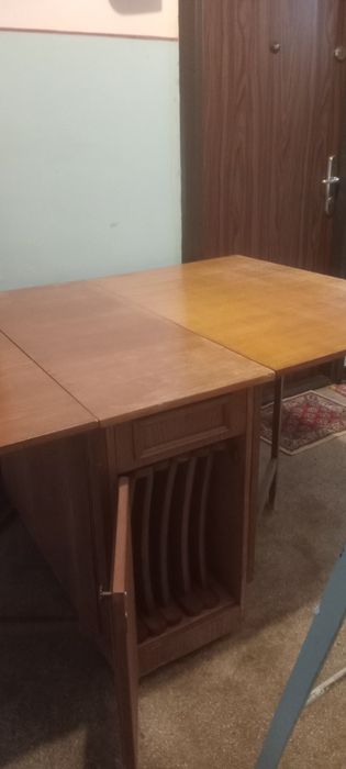 Masă extensibilă cu 6 scaune pliabile