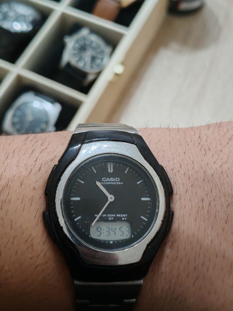 Продавам оригинален часовник Casio Illuminator модел AW-E10. Използван