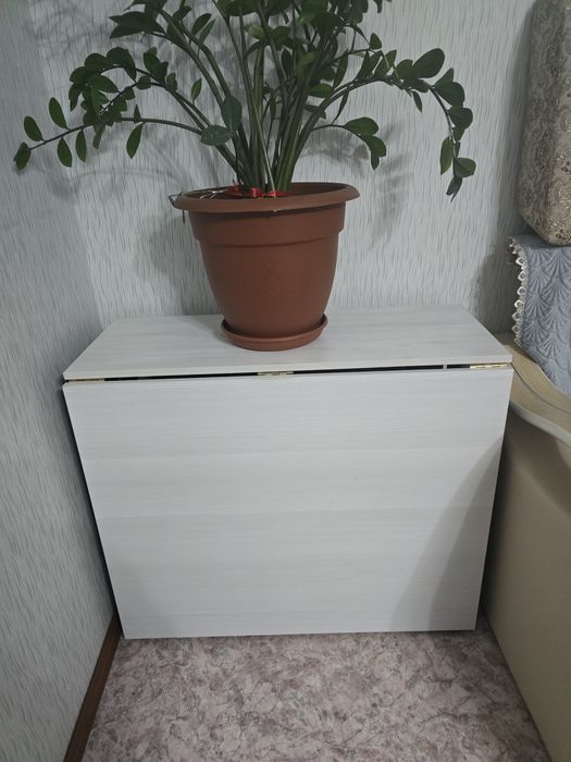 Стол трансформер и  стулья