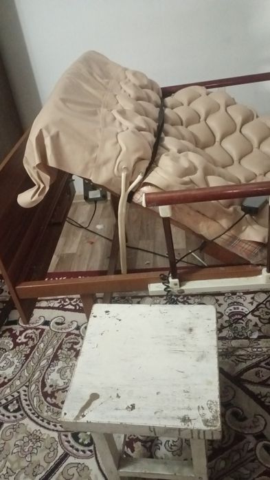 Продам кровать для лежачих больных , в комплекте матрас противопролеж